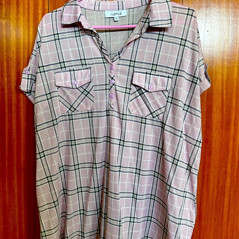 Cap sleeved pink plaid top. Size 1X.